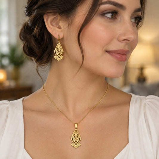 Oro Laminado Earring and Pendant Adult Set, Gold Filled Style Heart Design, Diamond Cutting Finish, Golden Finish