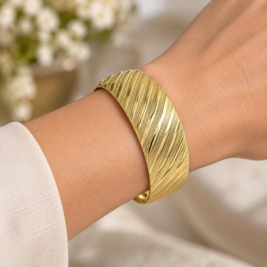 Oro Laminado Individual Bangle, Gold Filled Style Polished, Golden Finish