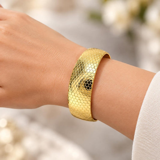 Oro Laminado Individual Bangle, Gold Filled Style Polished, Golden Finish