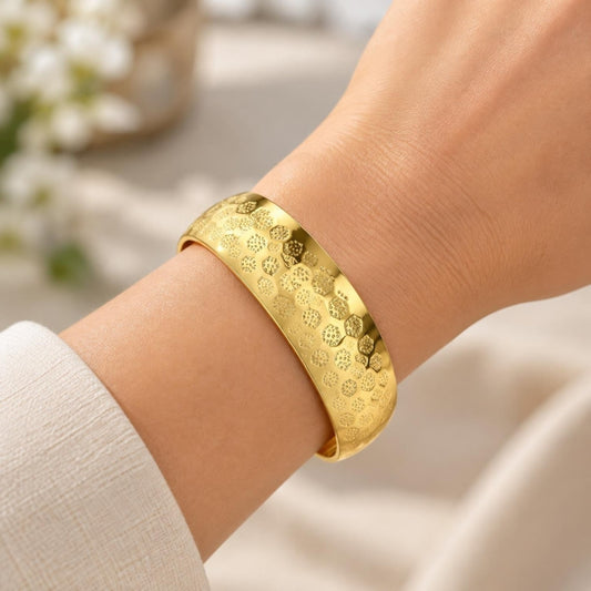 Oro Laminado Individual Bangle, Gold Filled Style Polished, Golden Finish