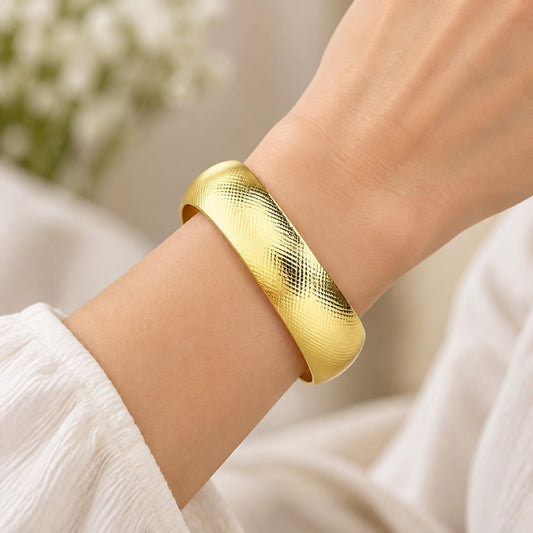 Oro Laminado Individual Bangle, Gold Filled Style Diamond Cutting Finish, Golden Finish