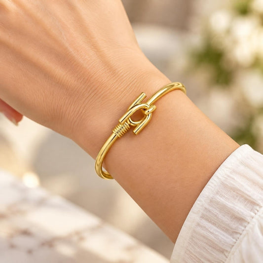 Oro Laminado Individual Bangle, Gold Filled Style Horseshoe Design, Polished, Golden Finish
