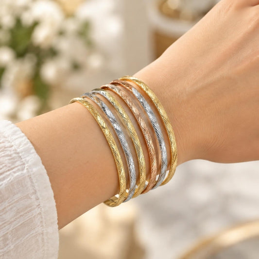 Oro Laminado Semanario Bangle, Gold Filled Style Polished, Tricolor
