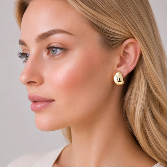 Oro Laminado Stud Earring, Gold Filled Style Polished, Golden Finish