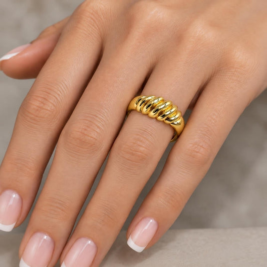 Oro Laminado Elegant Ring, Gold Filled Style Twist Design, Polished, Golden Finish