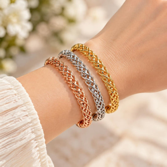 Oro Laminado Trio Bangle, Gold Filled Style Twist Design, Diamond Cutting Finish, Tricolor