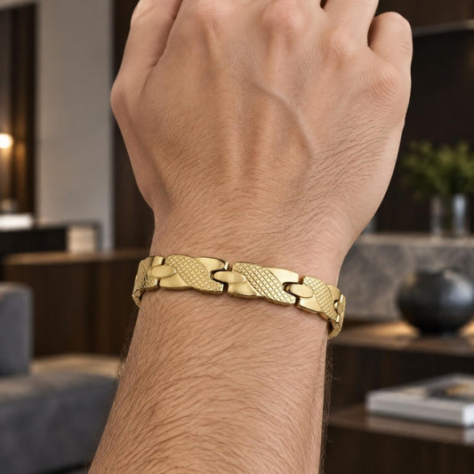 Oro Laminado Solid Bracelet, Gold Filled Style Hugs and Kisses Design, Polished, Golden Finish