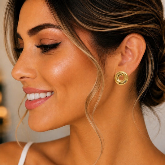 Oro Laminado Stud Earring, Gold Filled Style Hollow Design, Polished, Golden Finish