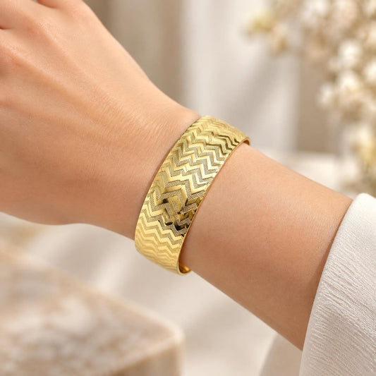 Oro Laminado Individual Bangle, Gold Filled Style Polished, Golden Finish