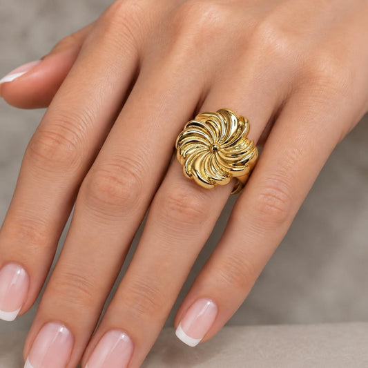 Oro Laminado Elegant Ring, Gold Filled Style Flower Design, Polished, Golden Finish