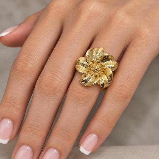 Oro Laminado Elegant Ring, Gold Filled Style Flower Design, Matte Finish, Golden Finish