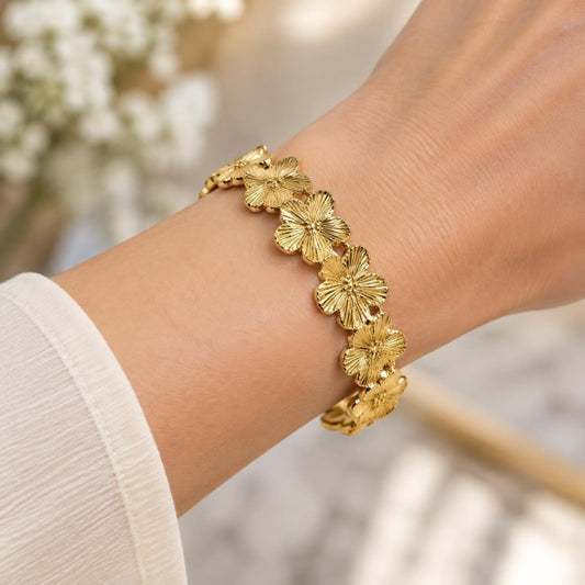 Oro Laminado Individual Bangle, Gold Filled Style Flower Design, Diamond Cutting Finish, Golden Finish