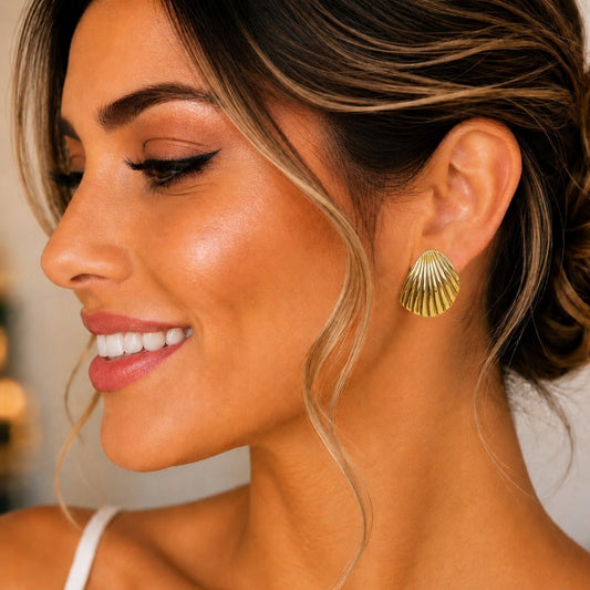 Oro Laminado Stud Earring, Gold Filled Style Shell Design, Polished, Golden Finish