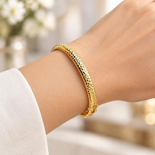 Oro Laminado Individual Bangle, Gold Filled Style Hollow Design, Diamond Cutting Finish, Golden Finish