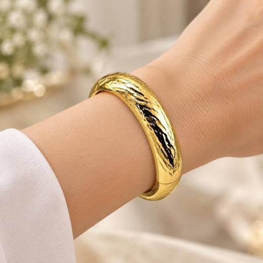 Oro Laminado Individual Bangle, Gold Filled Style Diamond Cutting Finish, Golden Finish