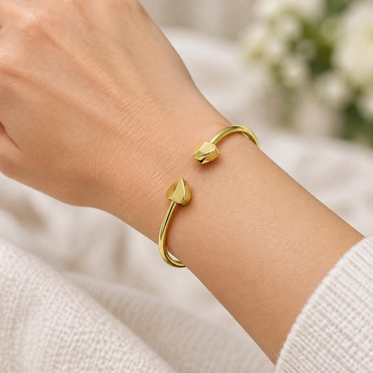 Oro Laminado Individual Bangle, Gold Filled Style Heart Design, Polished, Golden Finish