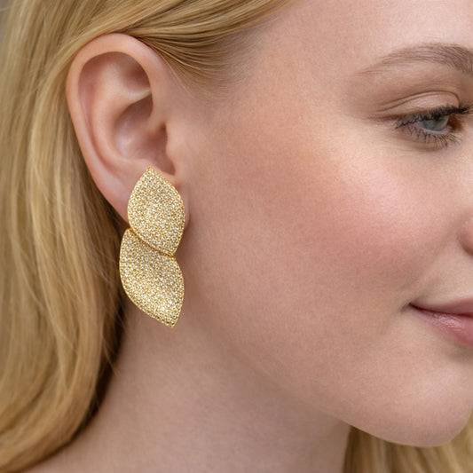 Oro Laminado Stud Earring, Gold Filled Style Leaf Design, with White Cubic Zirconia, Polished, Golden Finish