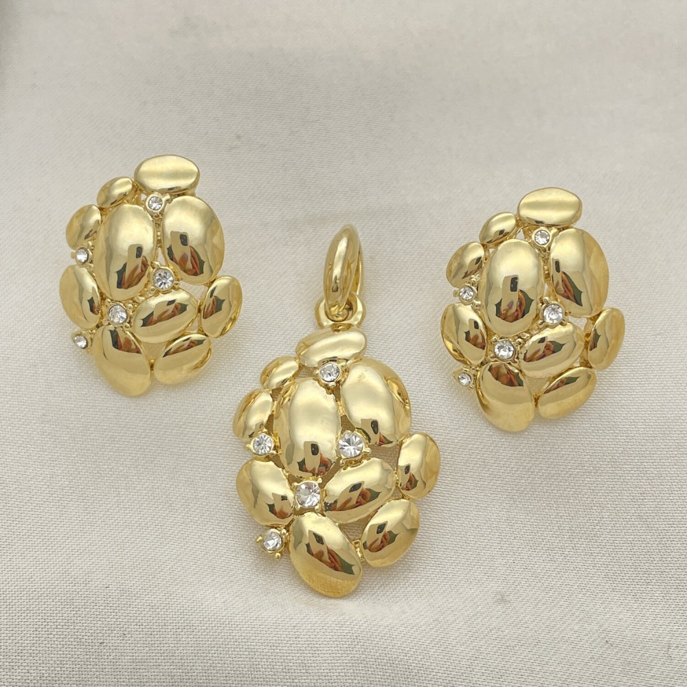 Oro Laminado Earring and Pendant Adult Set, Gold Filled Style Grape Design, with White Cubic Zirconia, Polished, Golden Finish