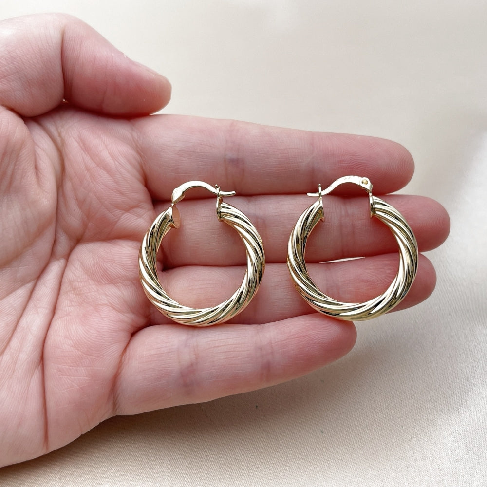 Oro Laminado Medium Hoop, Gold Filled Style Hollow Design, Polished, Golden Finish