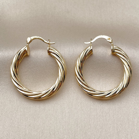 Oro Laminado Medium Hoop, Gold Filled Style Hollow Design, Polished, Golden Finish