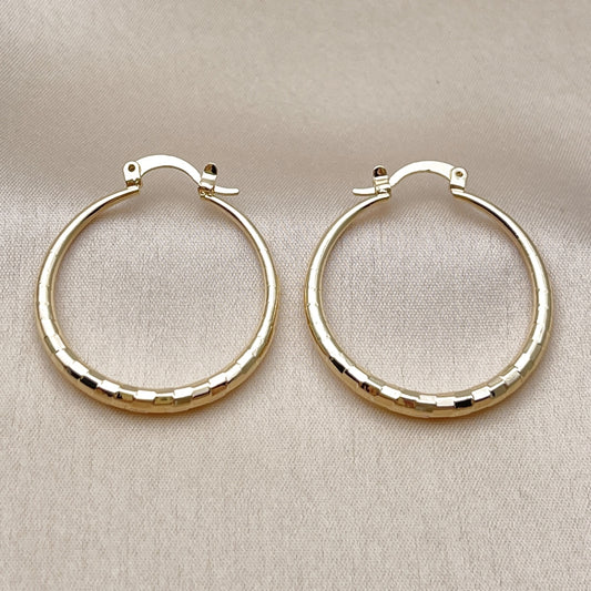 Oro Laminado Medium Hoop, Gold Filled Style Hollow Design, Diamond Cutting Finish, Golden Finish