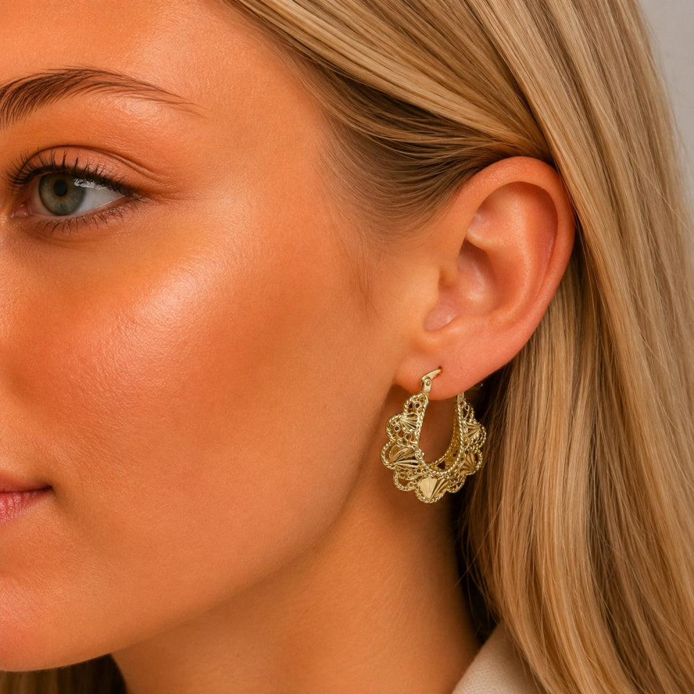 Oro Laminado Small Hoop, Gold Filled Style Heart Design, Diamond Cutting Finish, Golden Finish