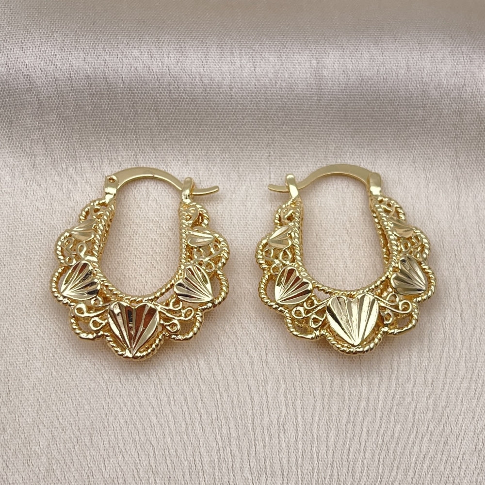 Oro Laminado Small Hoop, Gold Filled Style Heart Design, Diamond Cutting Finish, Golden Finish