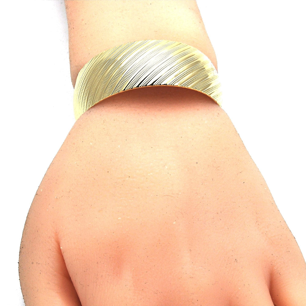 Oro Laminado Individual Bangle, Gold Filled Style Polished, Golden Finish