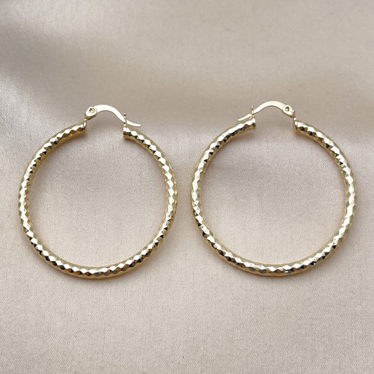 Oro Laminado Medium Hoop, Gold Filled Style Hollow Design, Diamond Cutting Finish, Golden Finish