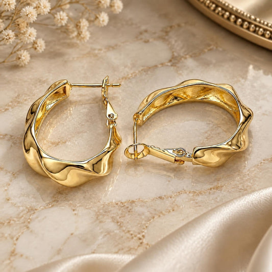 Oro Laminado Huggie Hoop, Gold Filled Style Polished, Golden Finish