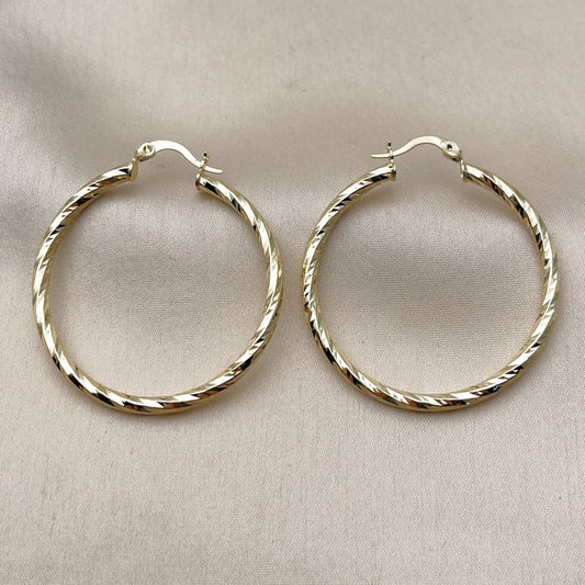 Oro Laminado Medium Hoop, Gold Filled Style Hollow Design, Diamond Cutting Finish, Golden Finish