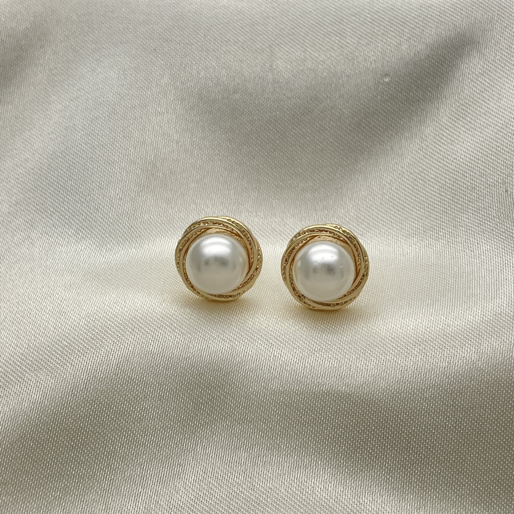 Oro Laminado Stud Earring, Gold Filled Style with Ivory Pearl, Polished, Golden Finish