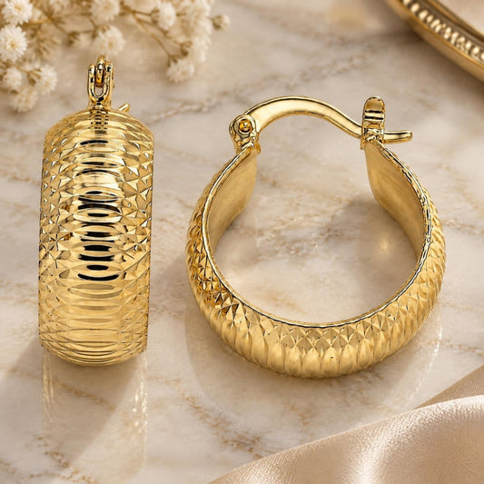 Oro Laminado Small Hoop, Gold Filled Style Diamond Cutting Finish, Golden Finish