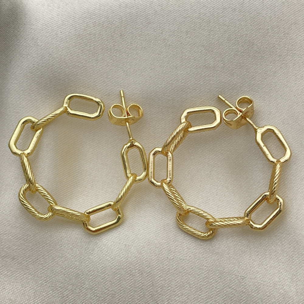 Oro Laminado Stud Earring, Gold Filled Style Paperclip Design, Polished, Golden Finish