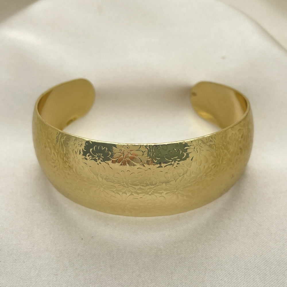 Oro Laminado Individual Bangle, Gold Filled Style Flower Design, Polished, Golden Finish