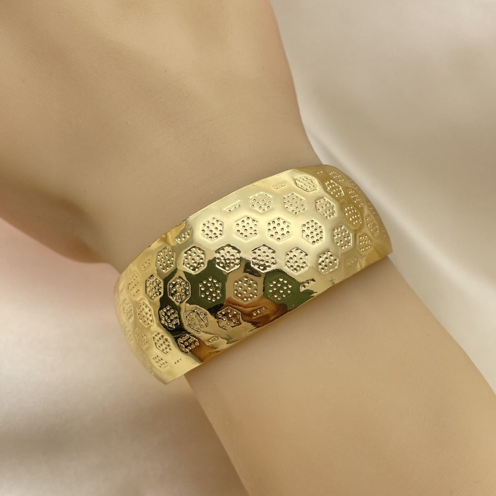 Oro Laminado Individual Bangle, Gold Filled Style Polished, Golden Finish