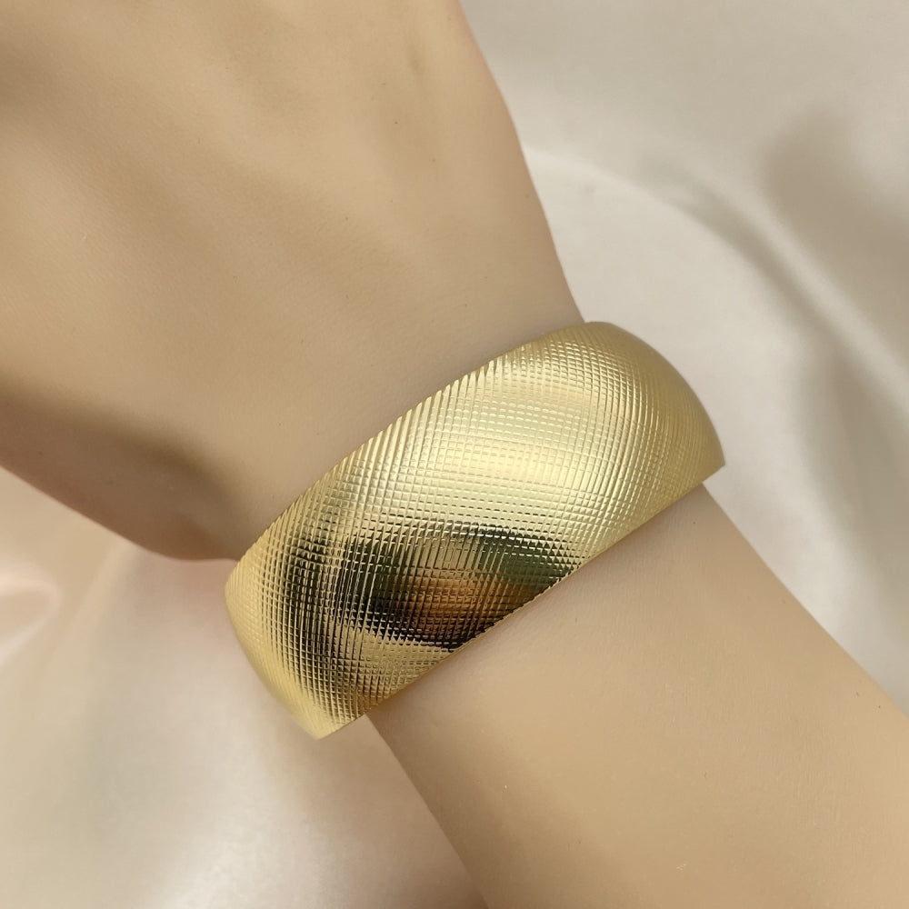Oro Laminado Individual Bangle, Gold Filled Style Diamond Cutting Finish, Golden Finish