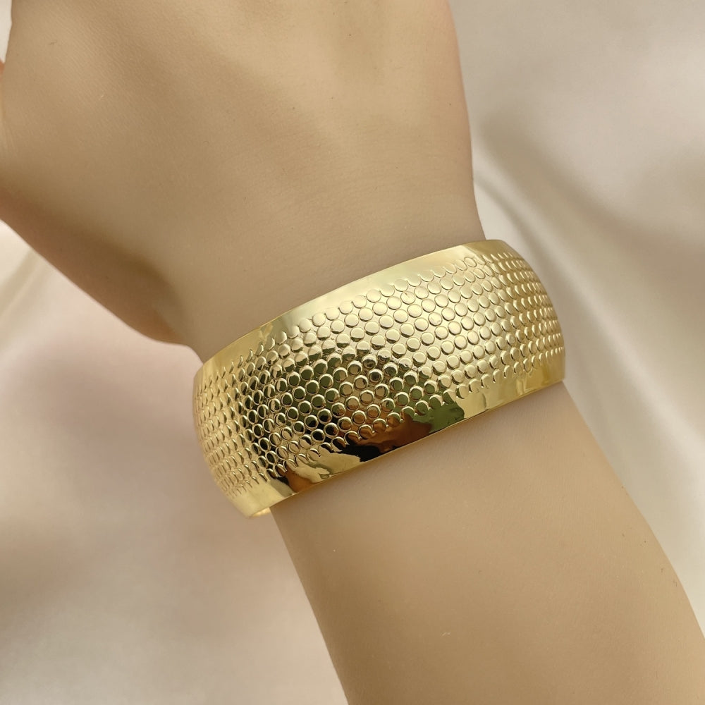 Oro Laminado Individual Bangle, Gold Filled Style Polished, Golden Finish