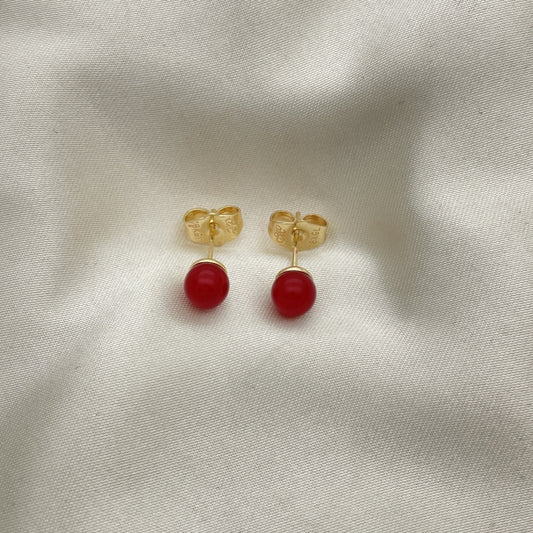 Oro Laminado Stud Earring, Gold Filled Style Ball Design, with Garnet Pearl, Polished, Golden Finish