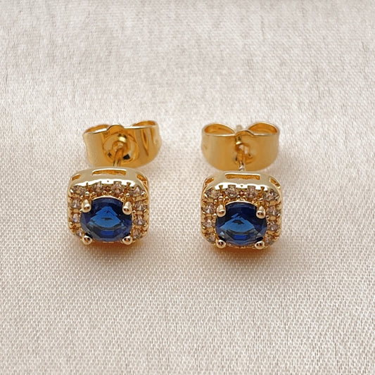 Oro Laminado Stud Earring, Gold Filled Style Cluster Design, with Sapphire Blue Cubic Zirconia and White Micro Pave, Polished, Golden Finish