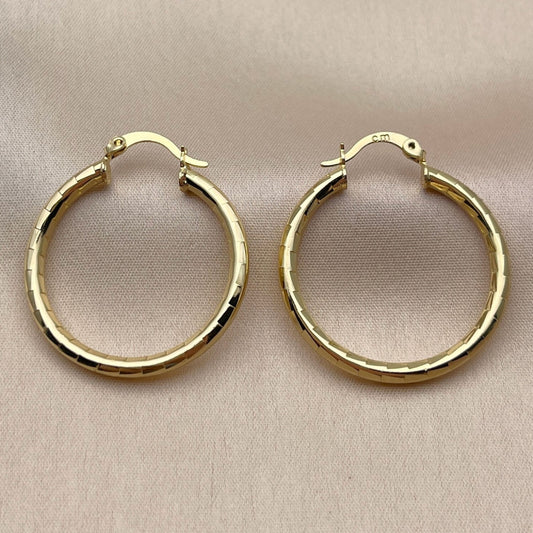 Oro Laminado Medium Hoop, Gold Filled Style Hollow Design, Diamond Cutting Finish, Golden Finish