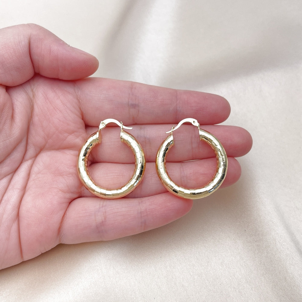 Oro Laminado Medium Hoop, Gold Filled Style Diamond Cutting Finish, Golden Finish