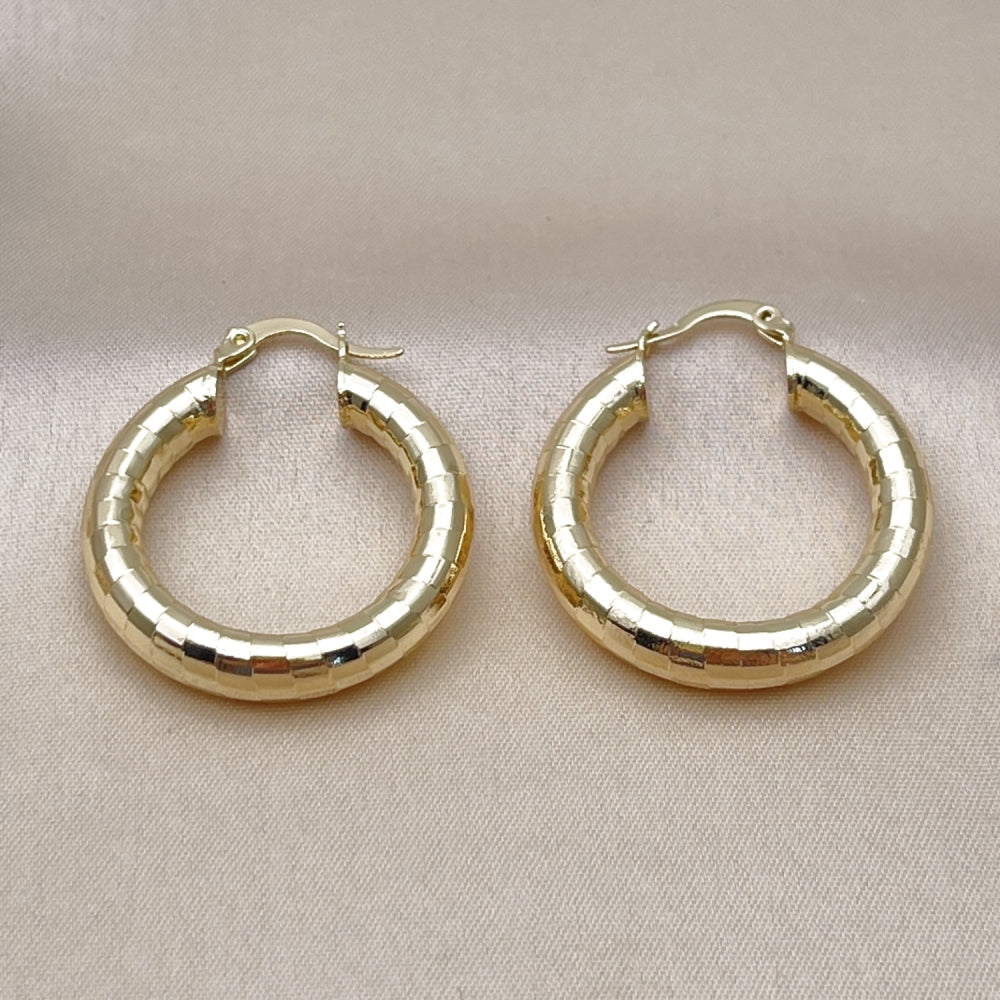 Oro Laminado Medium Hoop, Gold Filled Style Diamond Cutting Finish, Golden Finish