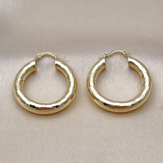 Oro Laminado Medium Hoop, Gold Filled Style Diamond Cutting Finish, Golden Finish