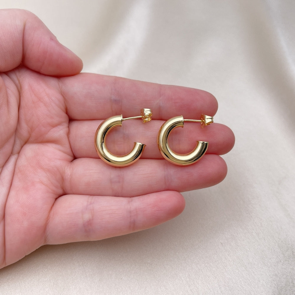 Oro Laminado Stud Earring, Gold Filled Style Hollow Design, Polished, Golden Finish