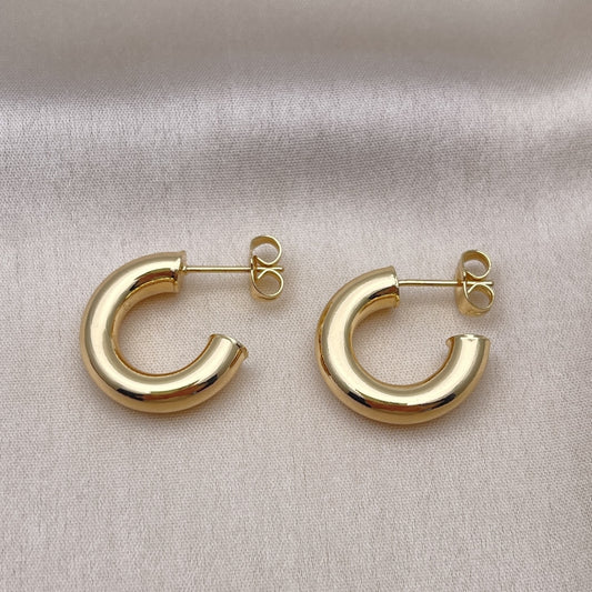 Oro Laminado Stud Earring, Gold Filled Style Hollow Design, Polished, Golden Finish
