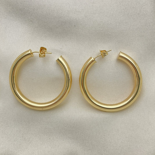 Oro Laminado Stud Earring, Gold Filled Style Hollow Design, Polished, Golden Finish