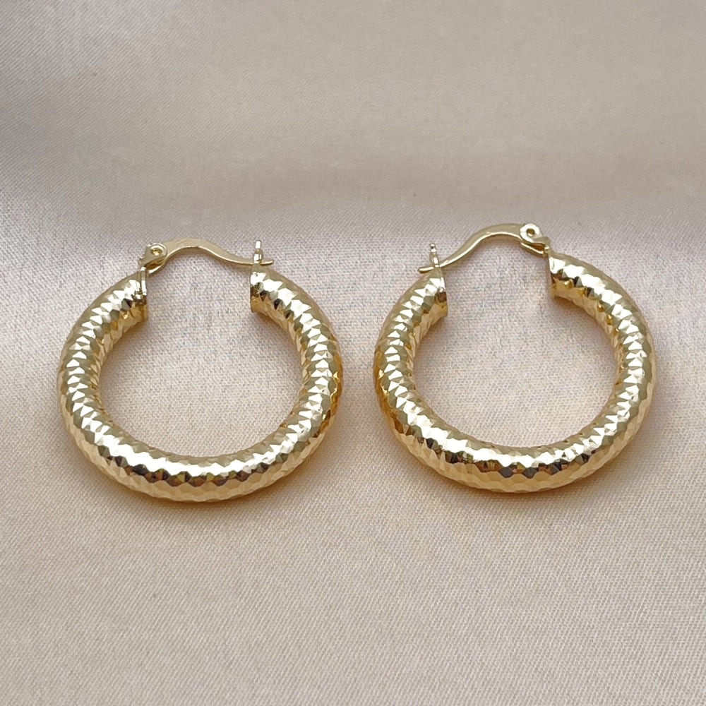 Oro Laminado Medium Hoop, Gold Filled Style Hollow Design, Diamond Cutting Finish, Golden Finish