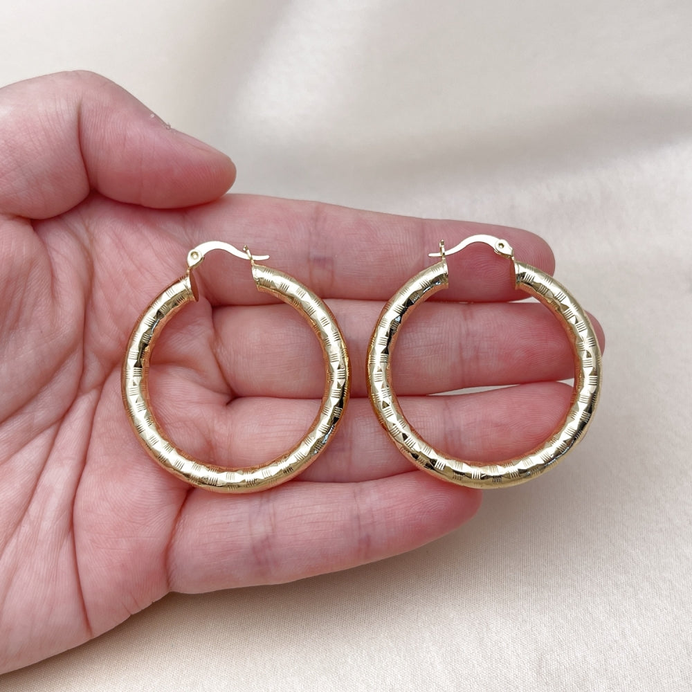 Oro Laminado Medium Hoop, Gold Filled Style Hollow Design, Diamond Cutting Finish, Golden Finish