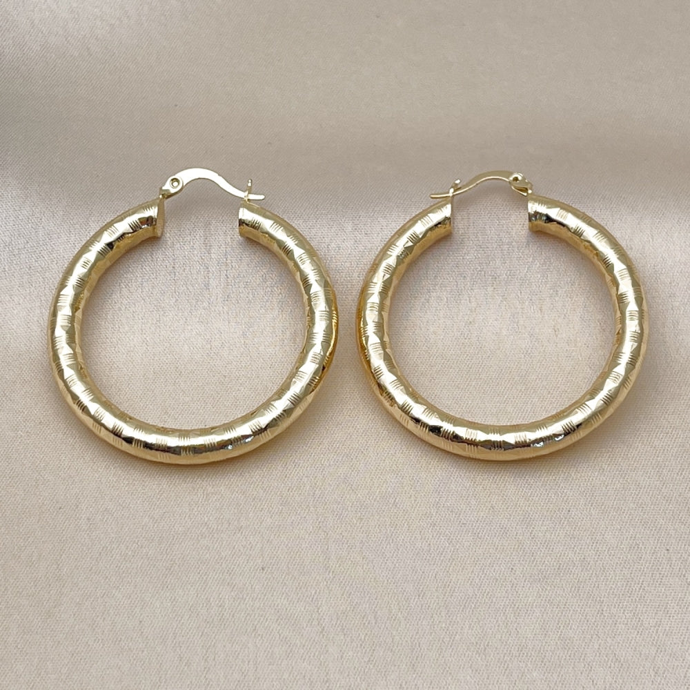 Oro Laminado Medium Hoop, Gold Filled Style Hollow Design, Diamond Cutting Finish, Golden Finish